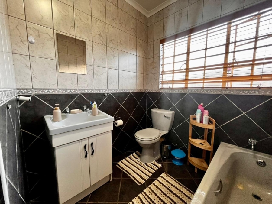 3 Bedroom Property for Sale in Safari Gardens North West